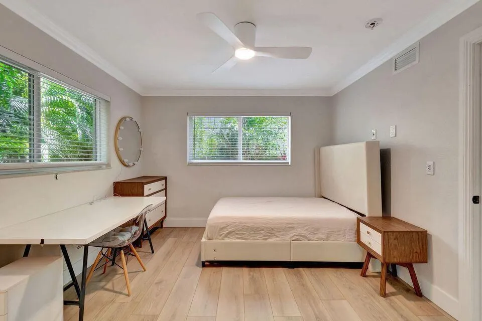 49 SE 7TH Avenue