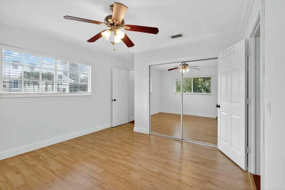 49 SE 7TH Avenue