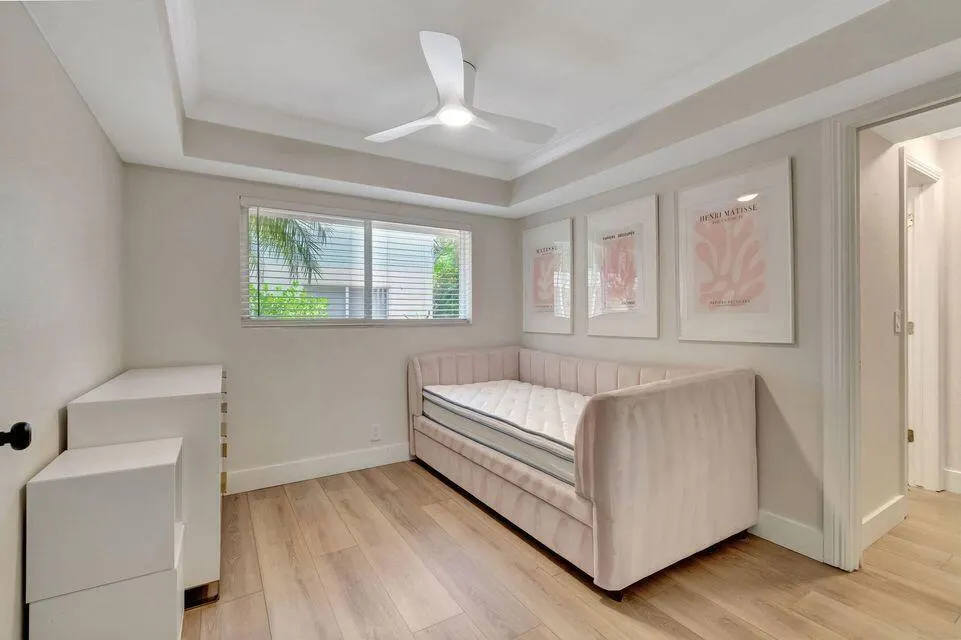 49 SE 7TH Avenue