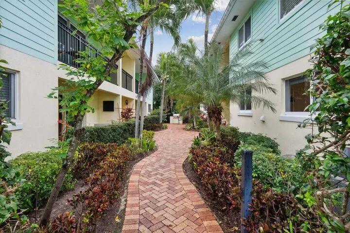 49 SE 7TH Avenue