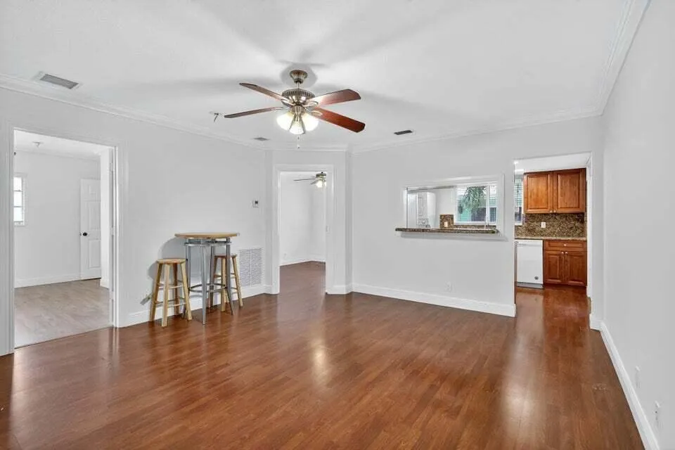 49 SE 7TH Avenue