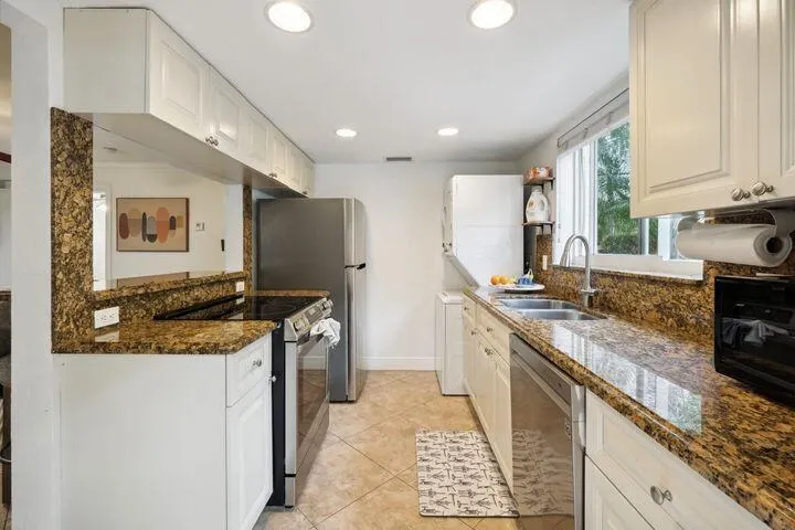 49 SE 7TH Avenue