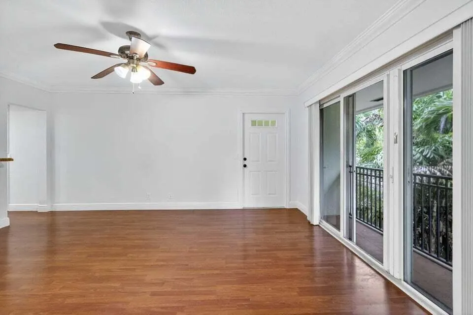 49 SE 7TH Avenue