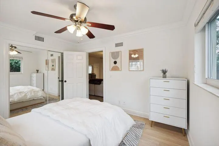 49 SE 7TH Avenue