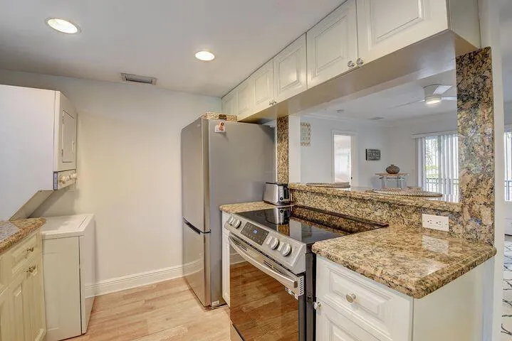 49 SE 7TH Avenue