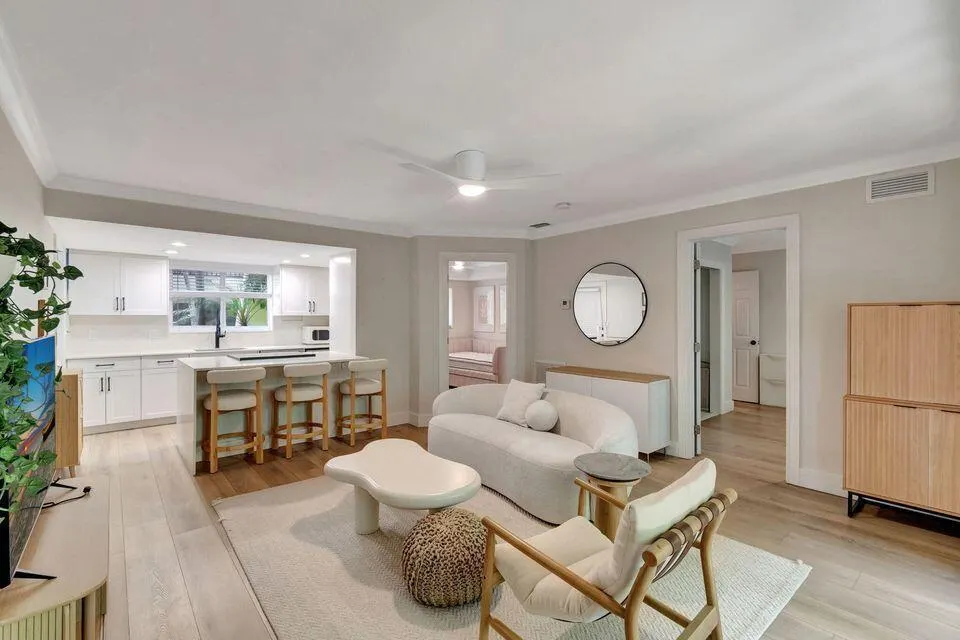 49 SE 7TH Avenue