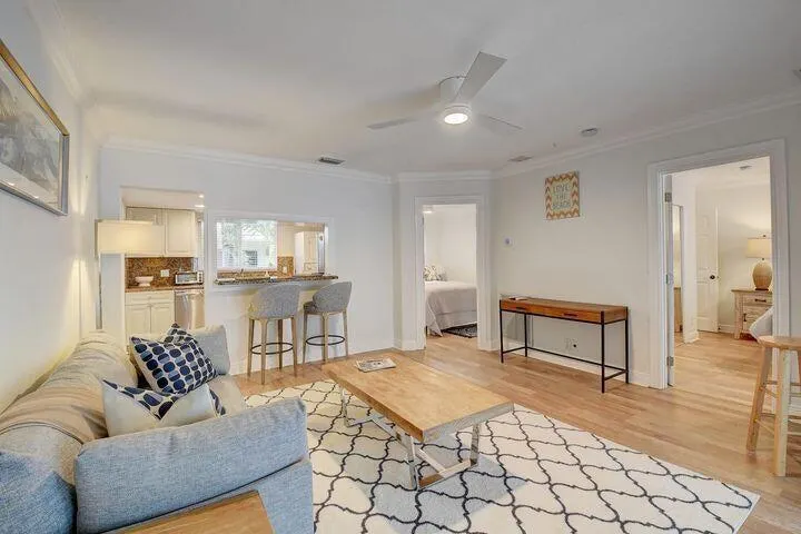 49 SE 7TH Avenue