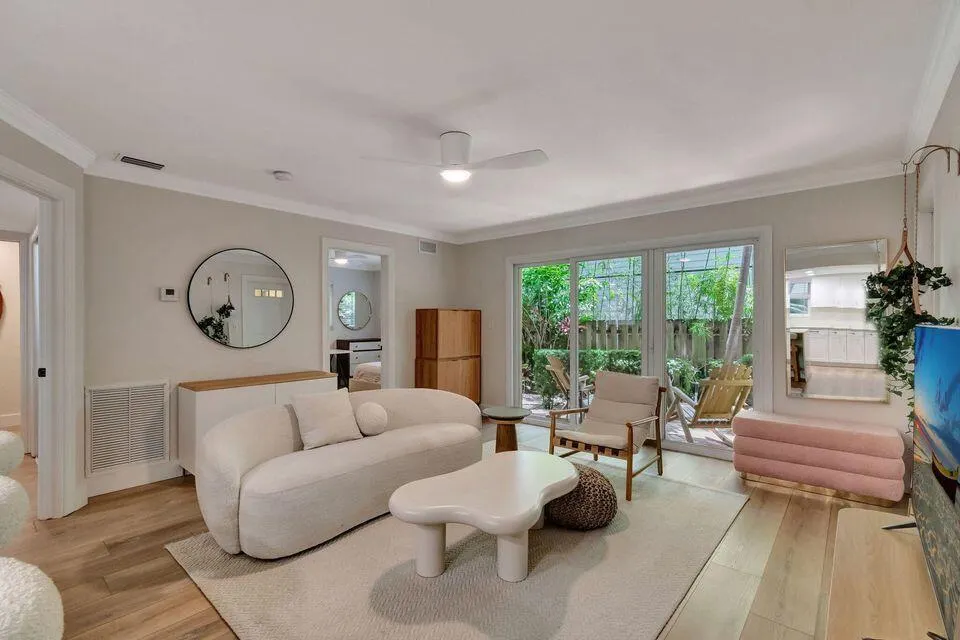 49 SE 7TH Avenue