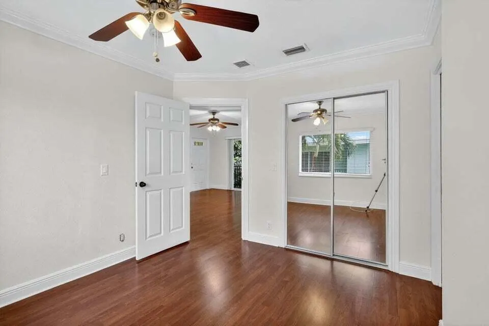49 SE 7TH Avenue