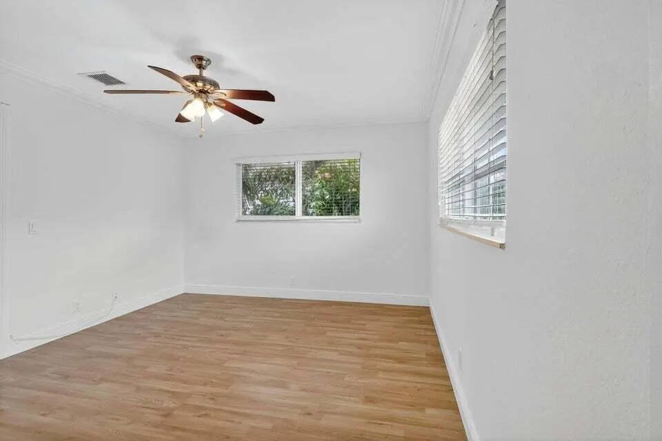 49 SE 7TH Avenue