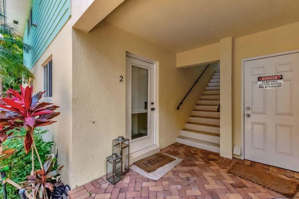 49 SE 7TH Avenue