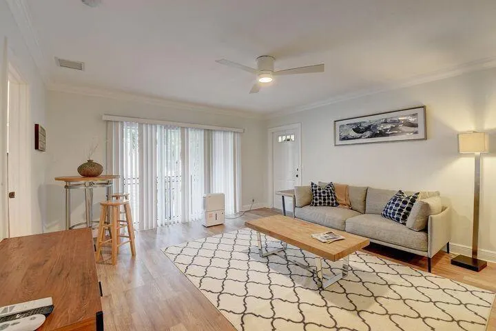 49 SE 7TH Avenue