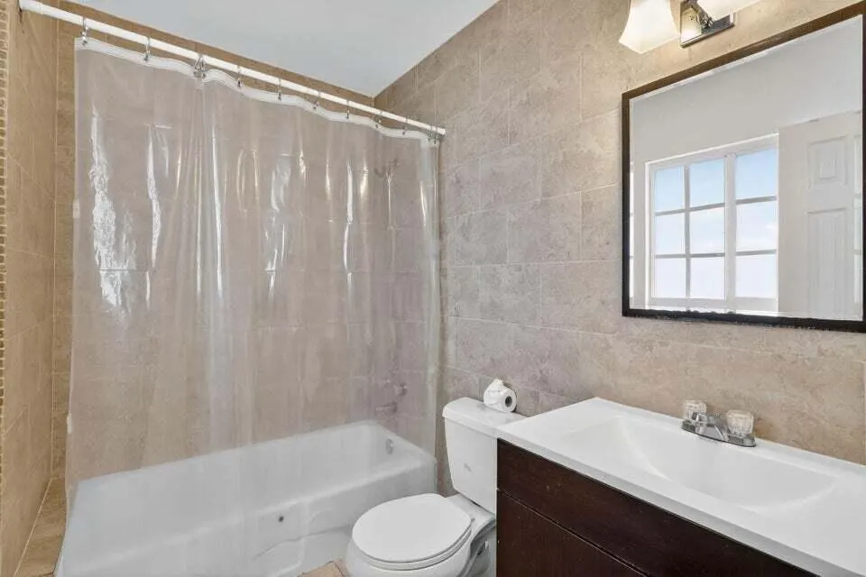 49 SE 7TH Avenue