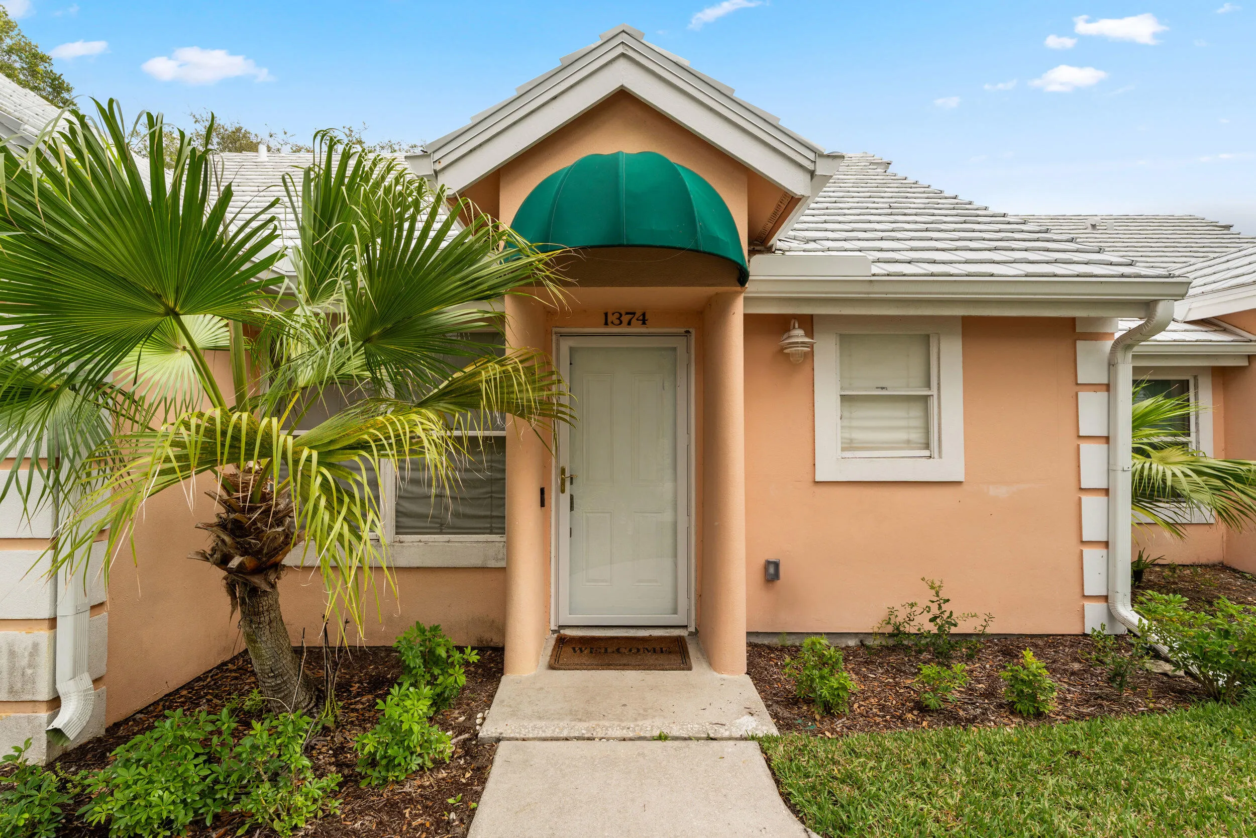 1374 CORAL PARK Lane #803