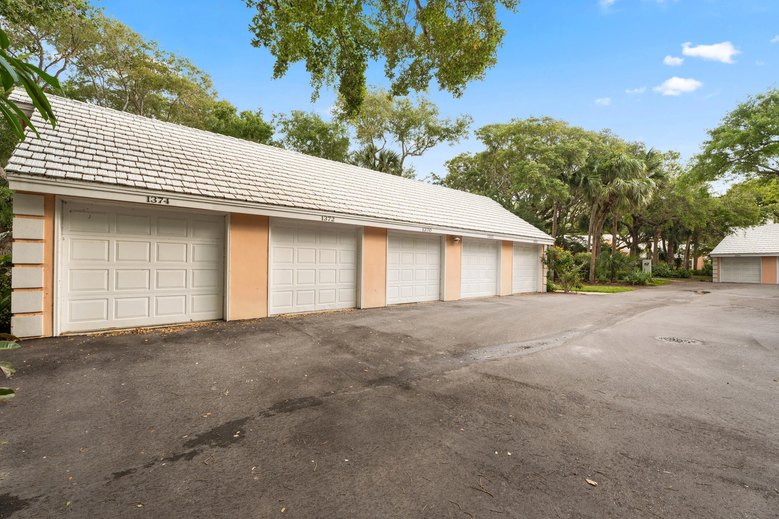 1374 CORAL PARK Lane #803