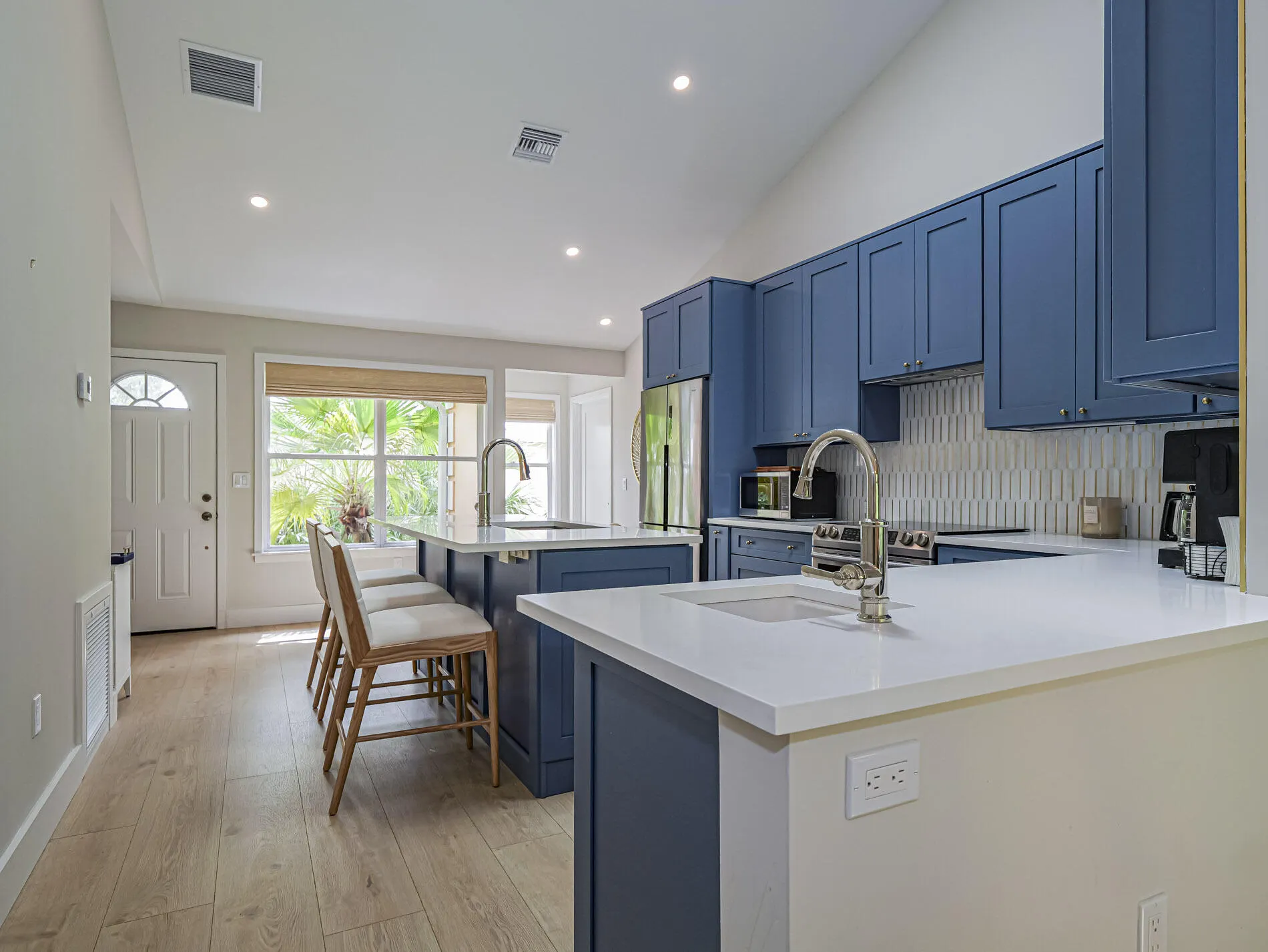 1374 CORAL PARK Lane #803