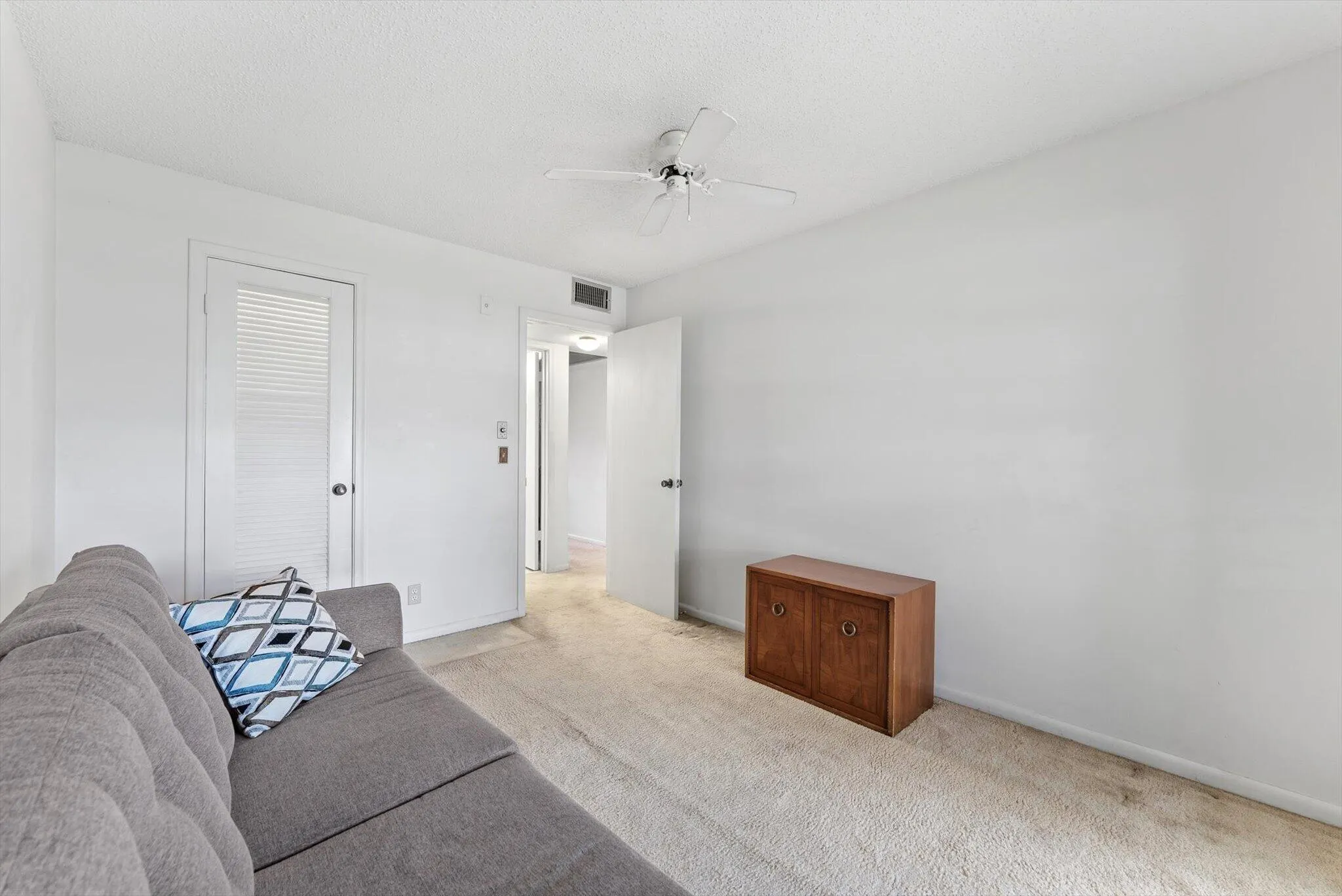 256 MARKHAM L