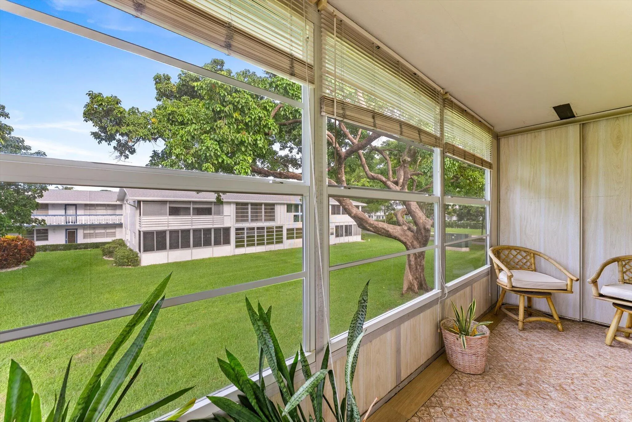 256 MARKHAM L