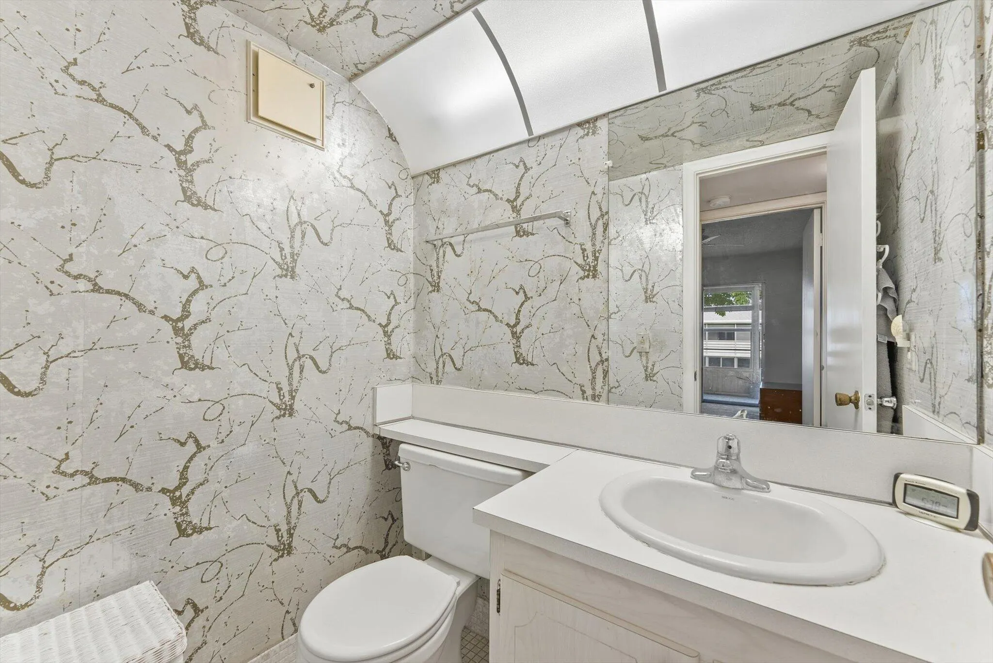256 MARKHAM L
