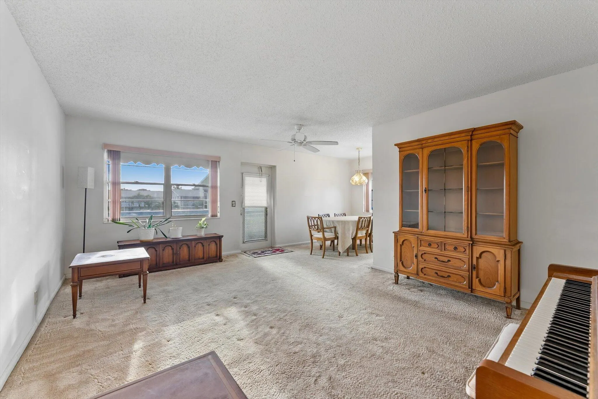 256 MARKHAM L
