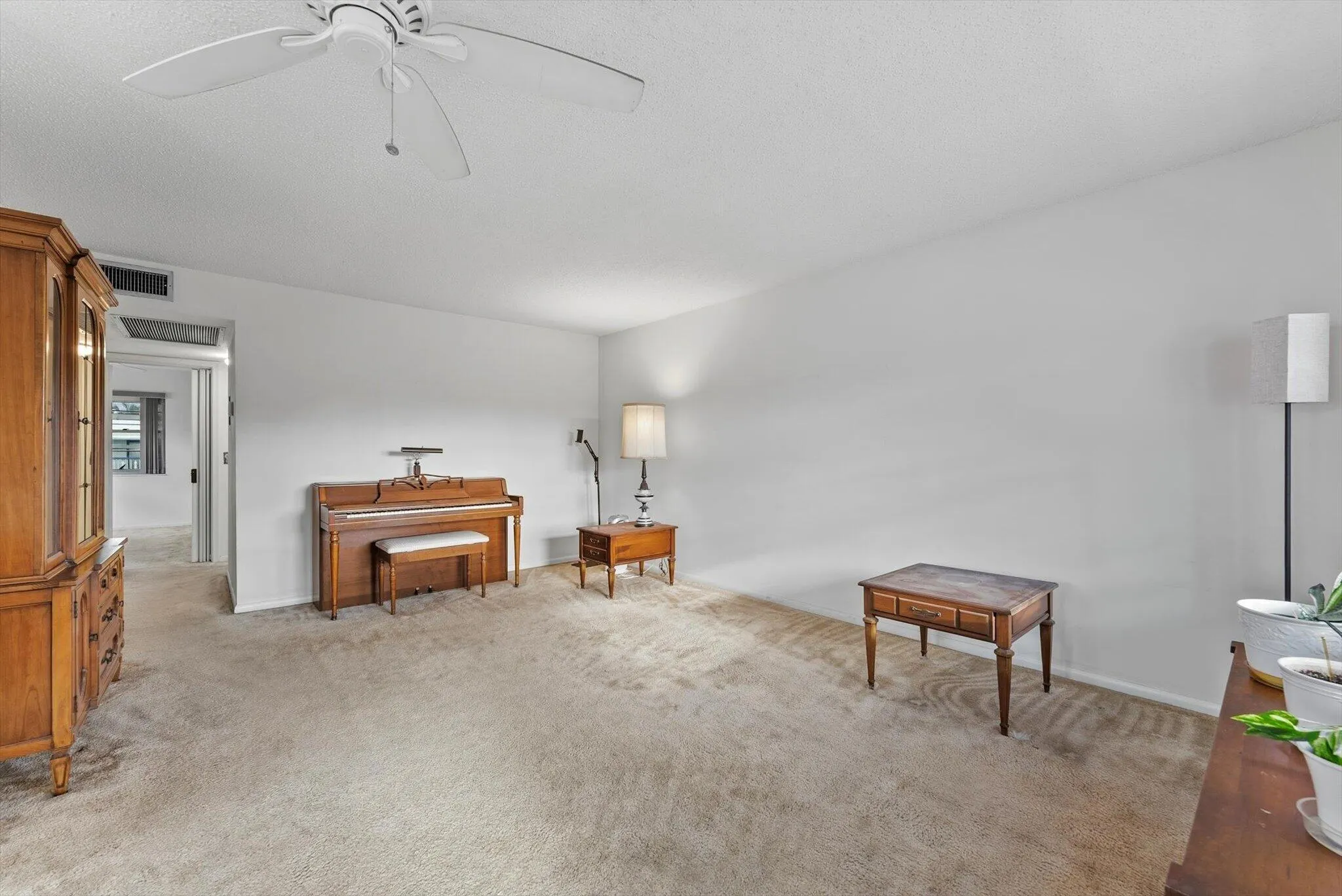 256 MARKHAM L