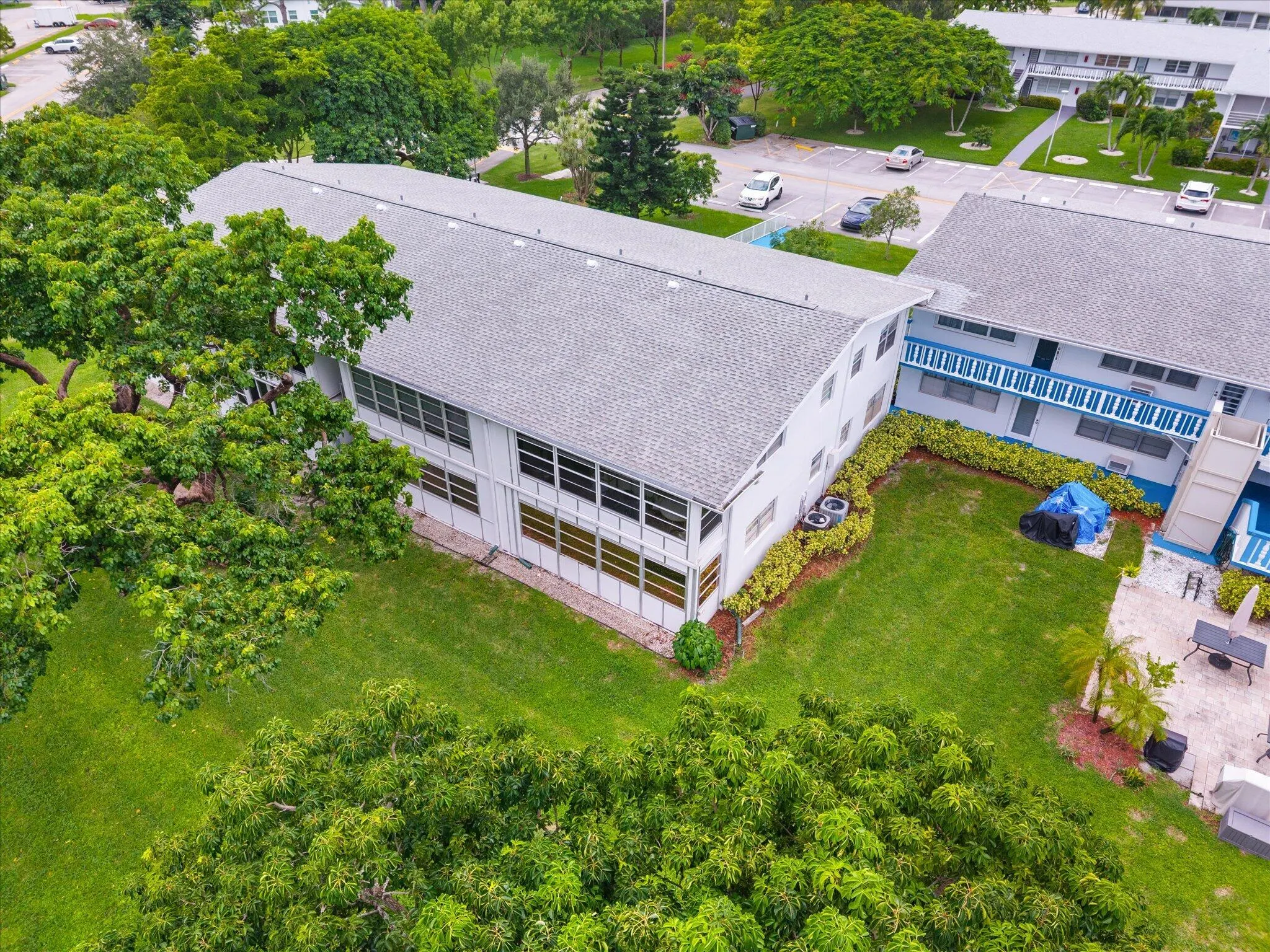 256 MARKHAM L