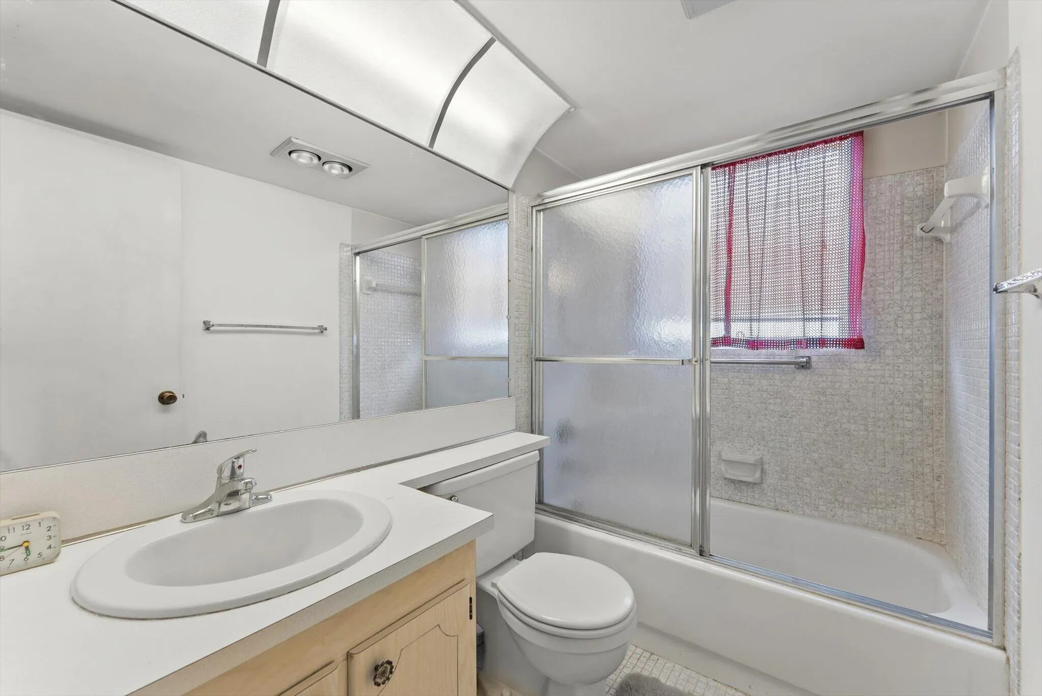 256 MARKHAM L