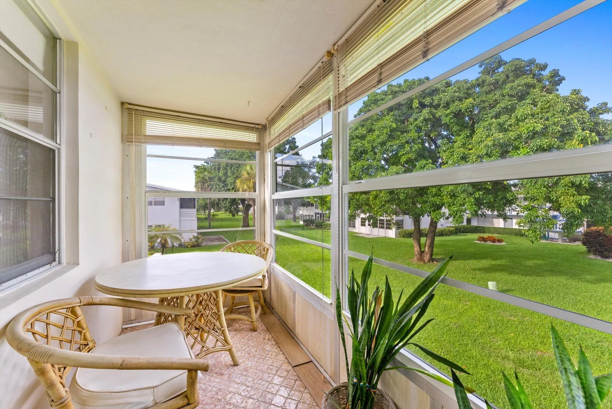 256 MARKHAM L