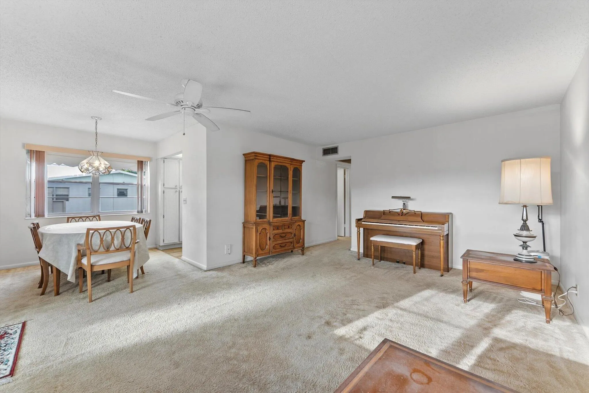 256 MARKHAM L