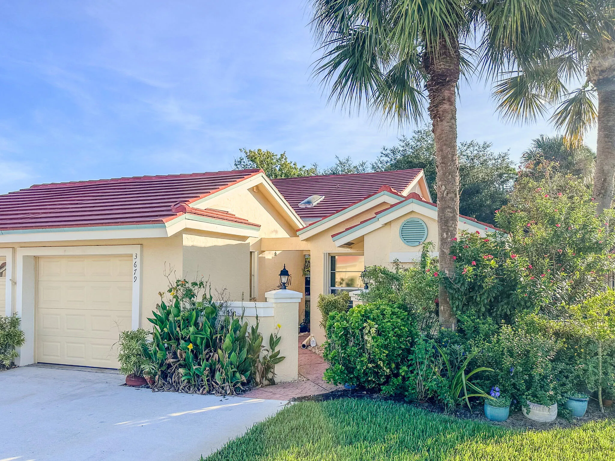 3679 SW WHISPERING SOUND Drive