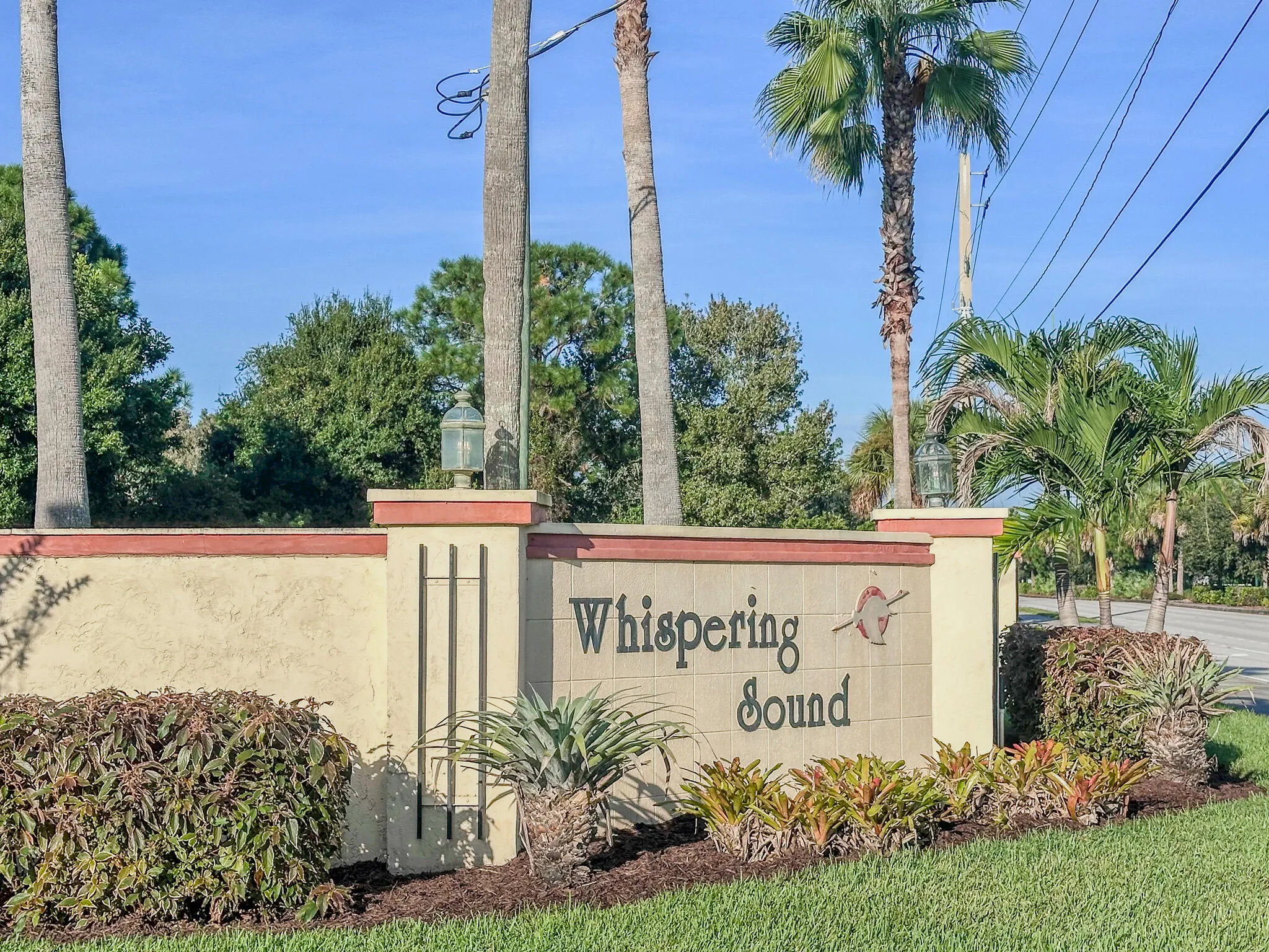 3679 SW WHISPERING SOUND Drive