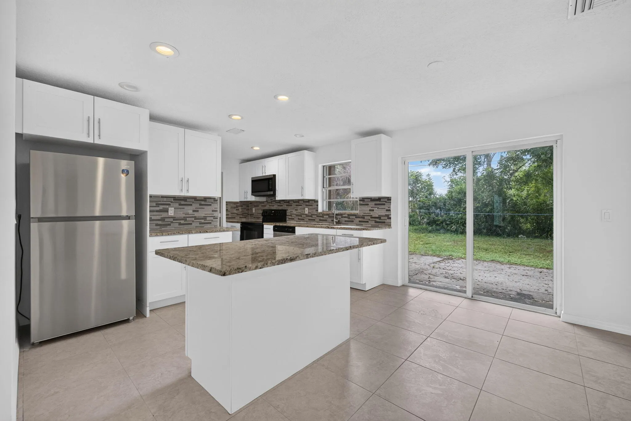 913 SE 10TH Street