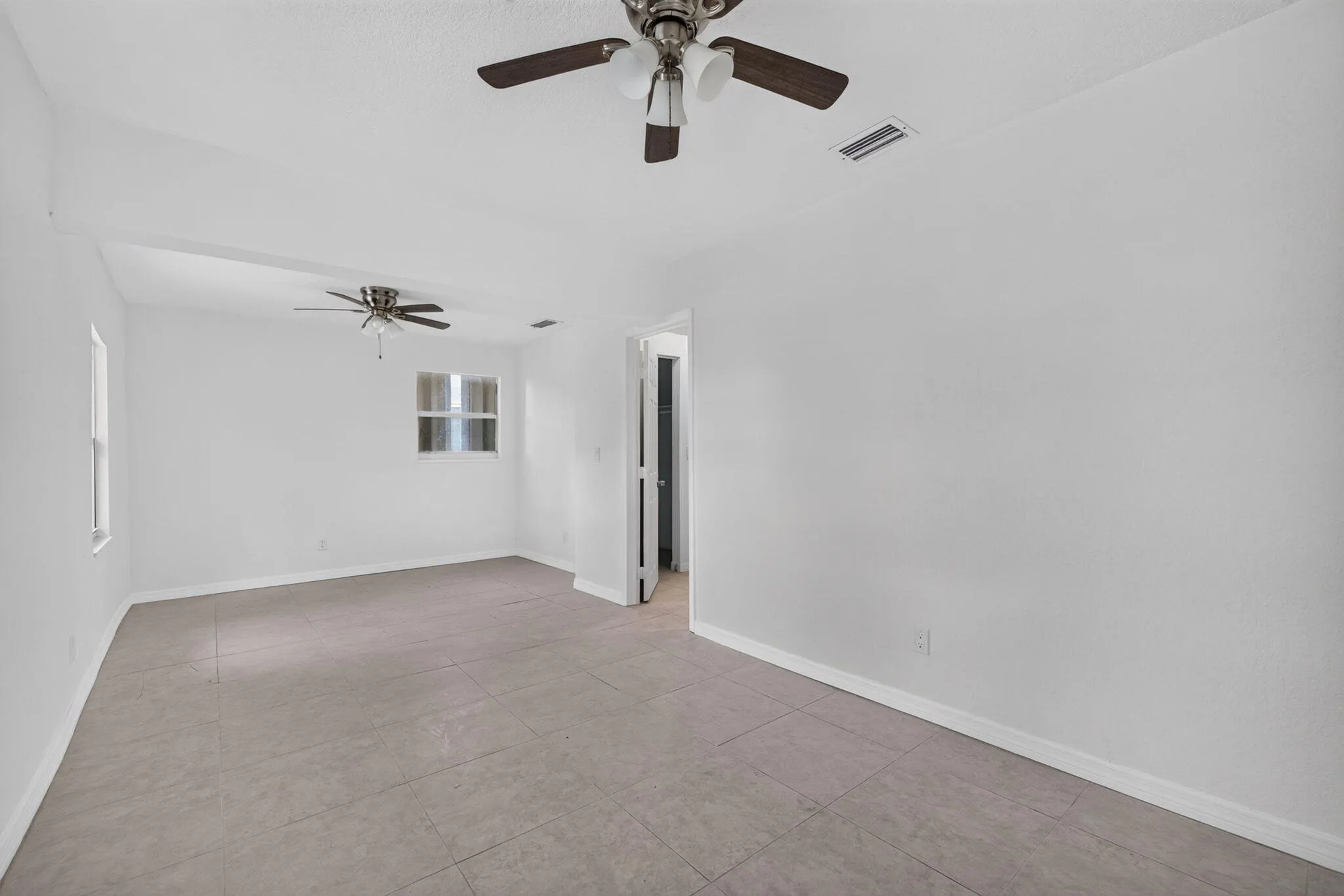 913 SE 10TH Street