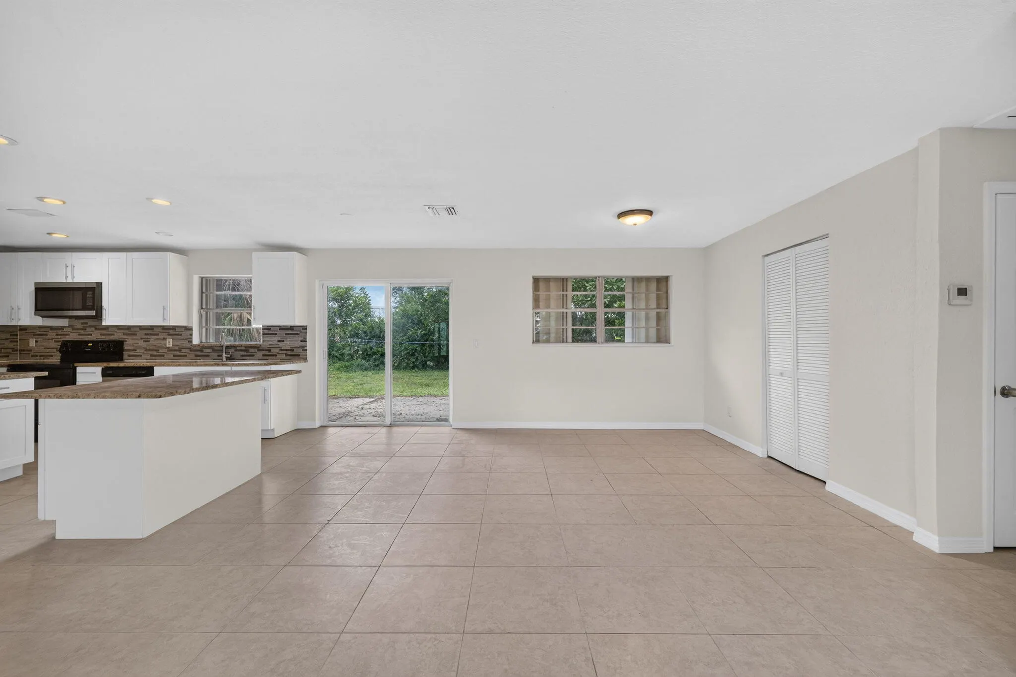 913 SE 10TH Street