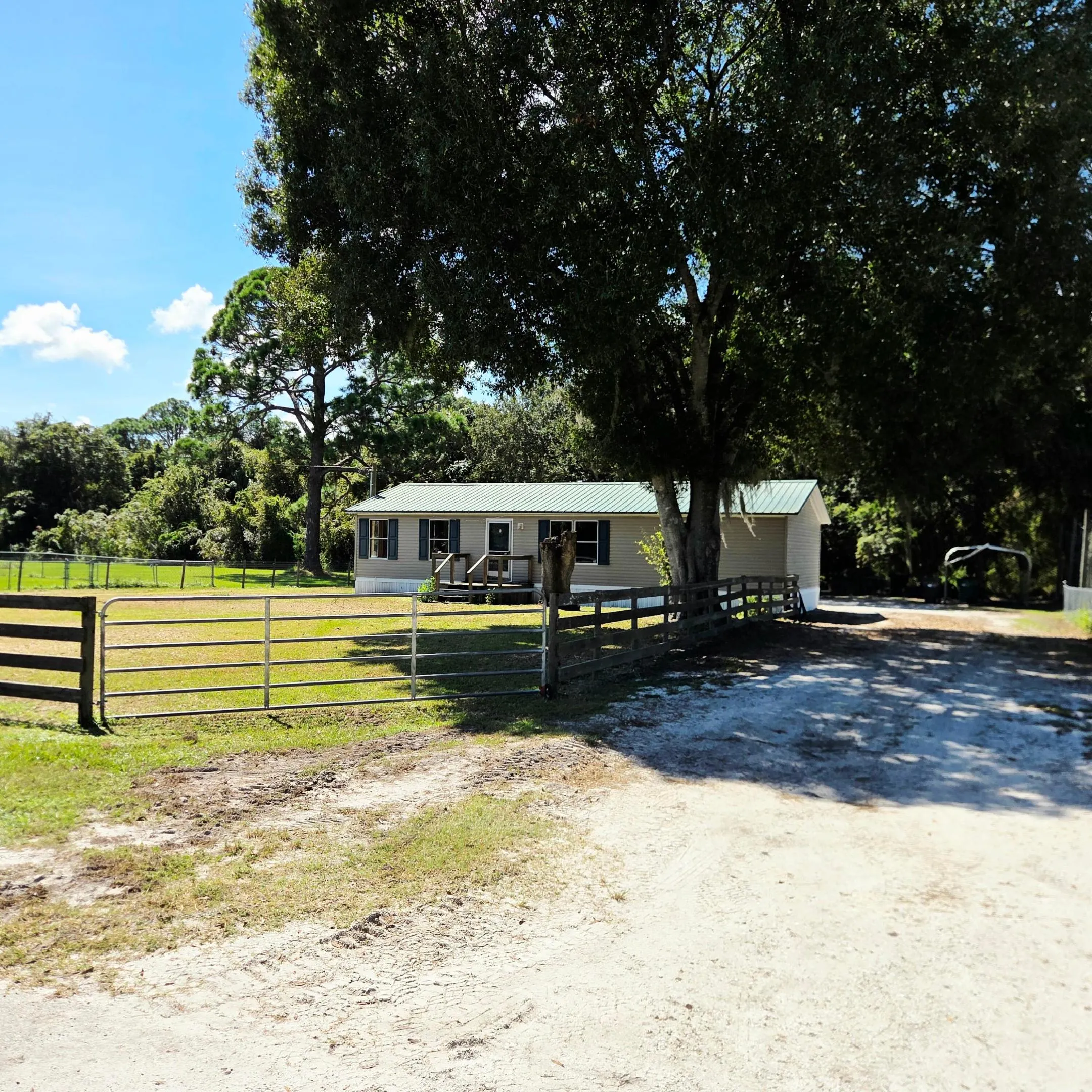 1761 SW 40TH Drive