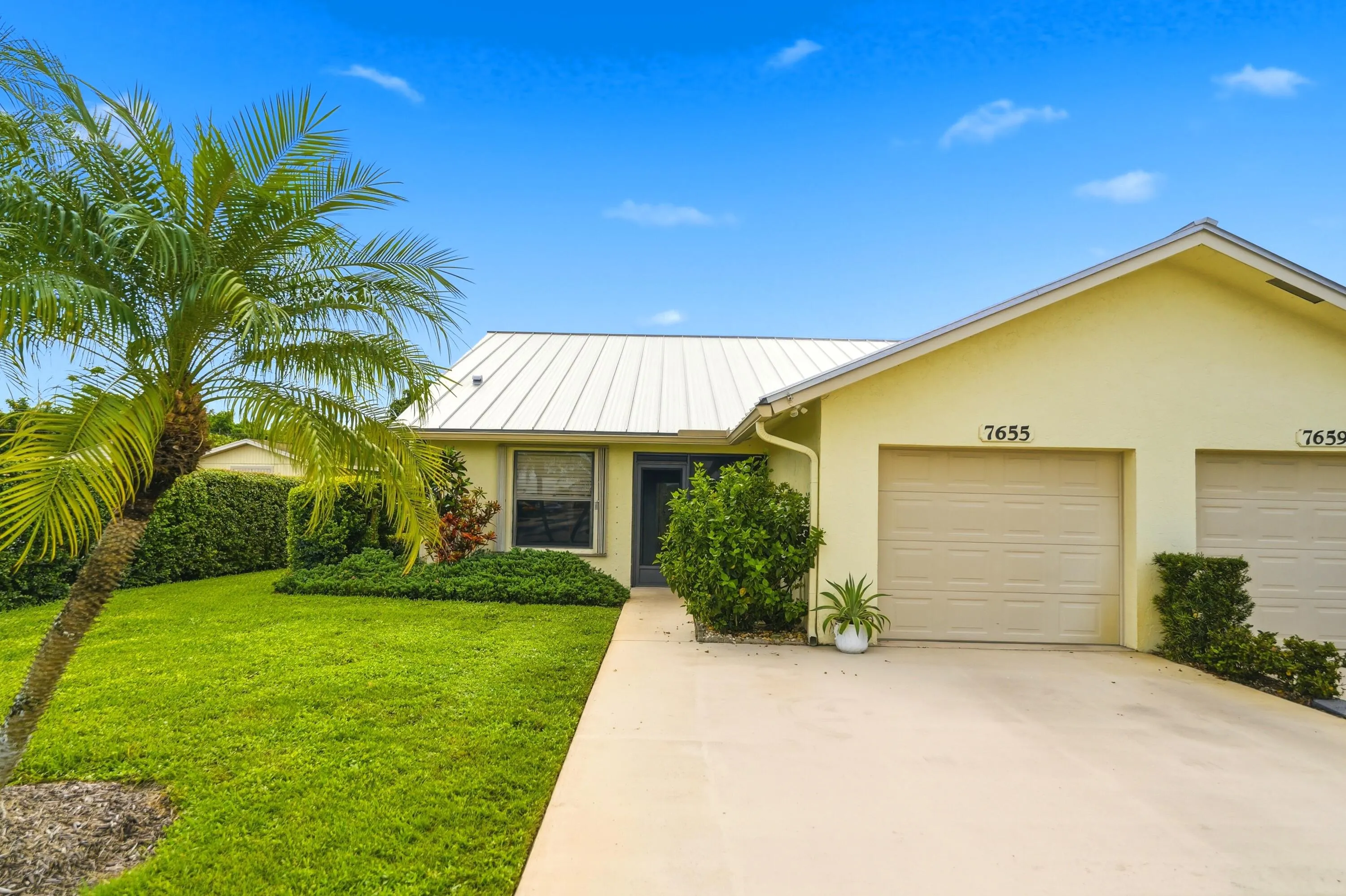 7655 SE SUGAR SAND Circle