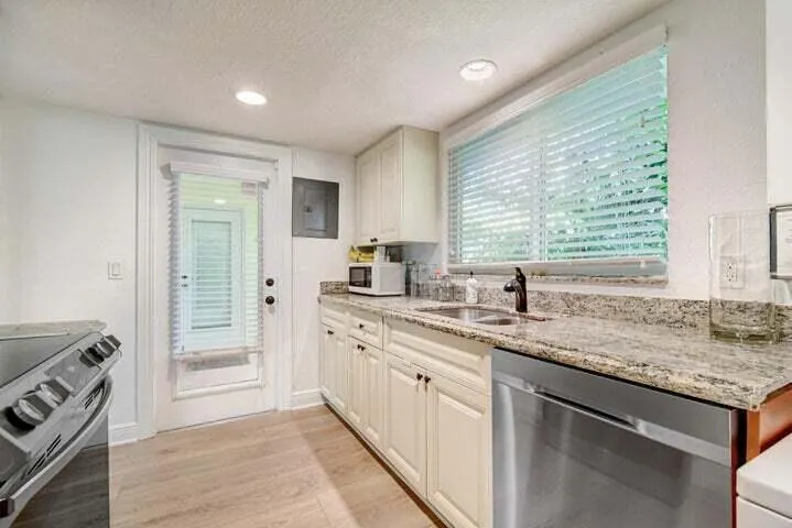 45 SE 7TH Avenue