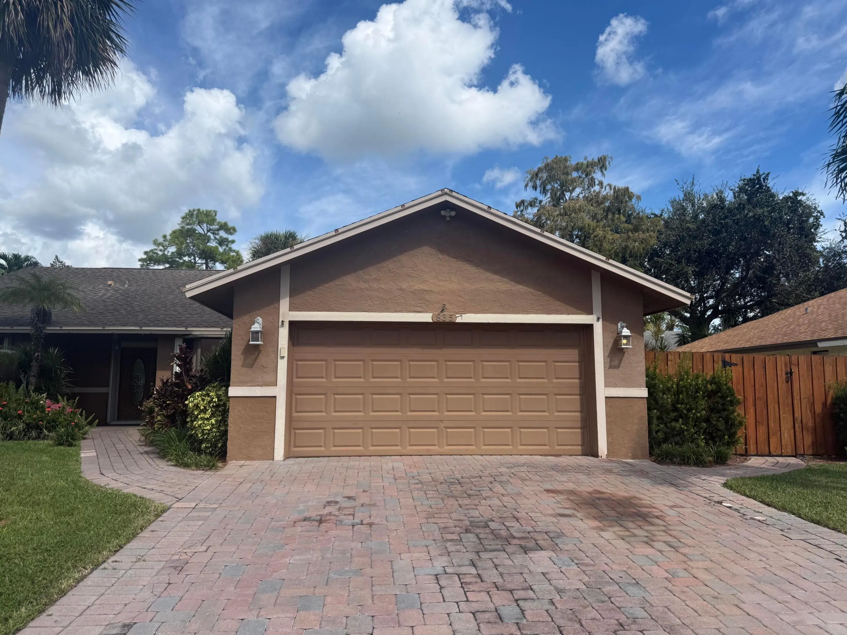 835 IVY Drive