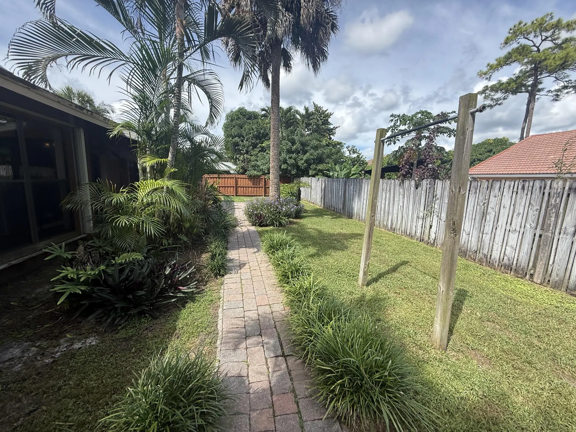 835 IVY Drive