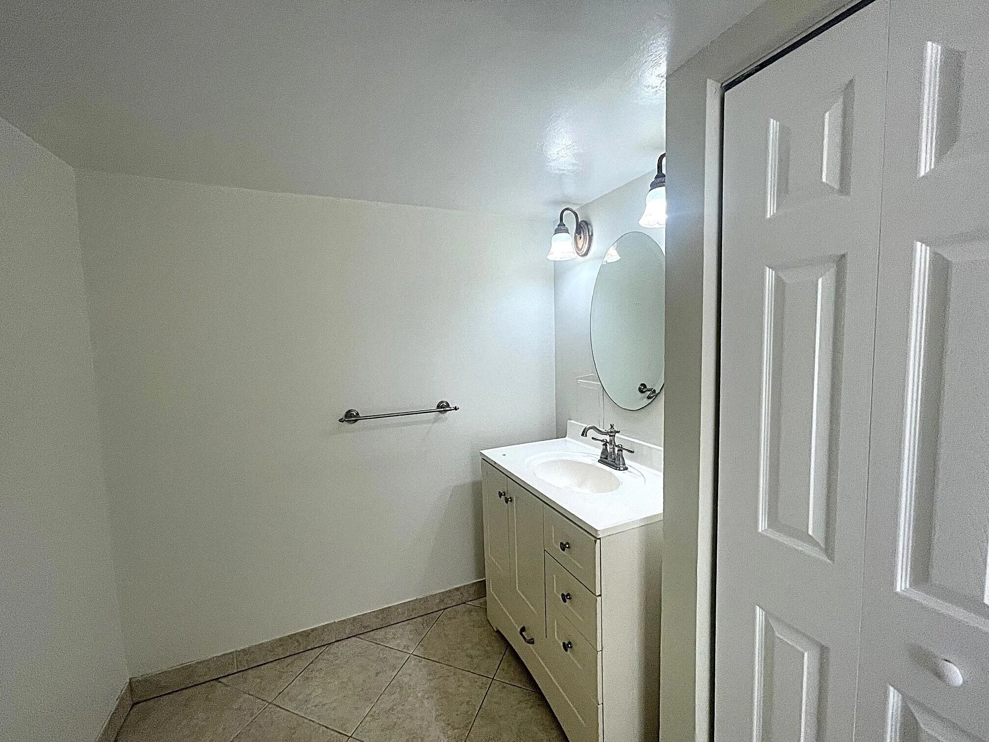 735 Hummingbird Way #104