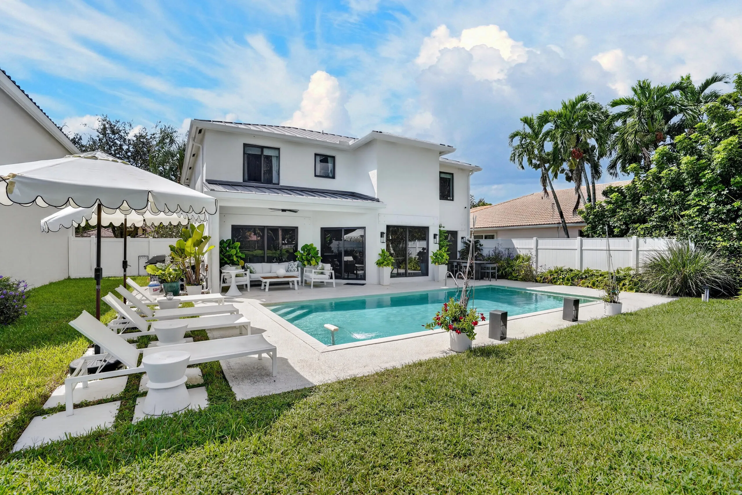 3995 Laurelwood Lane