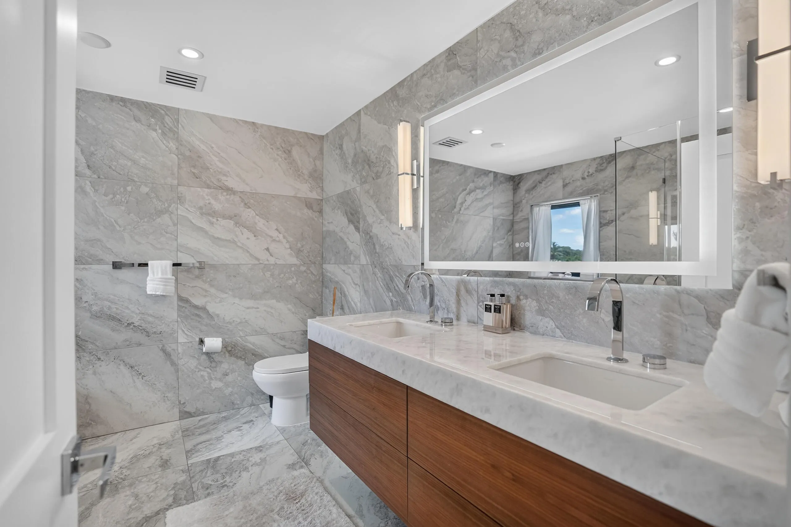 3995 Laurelwood Lane