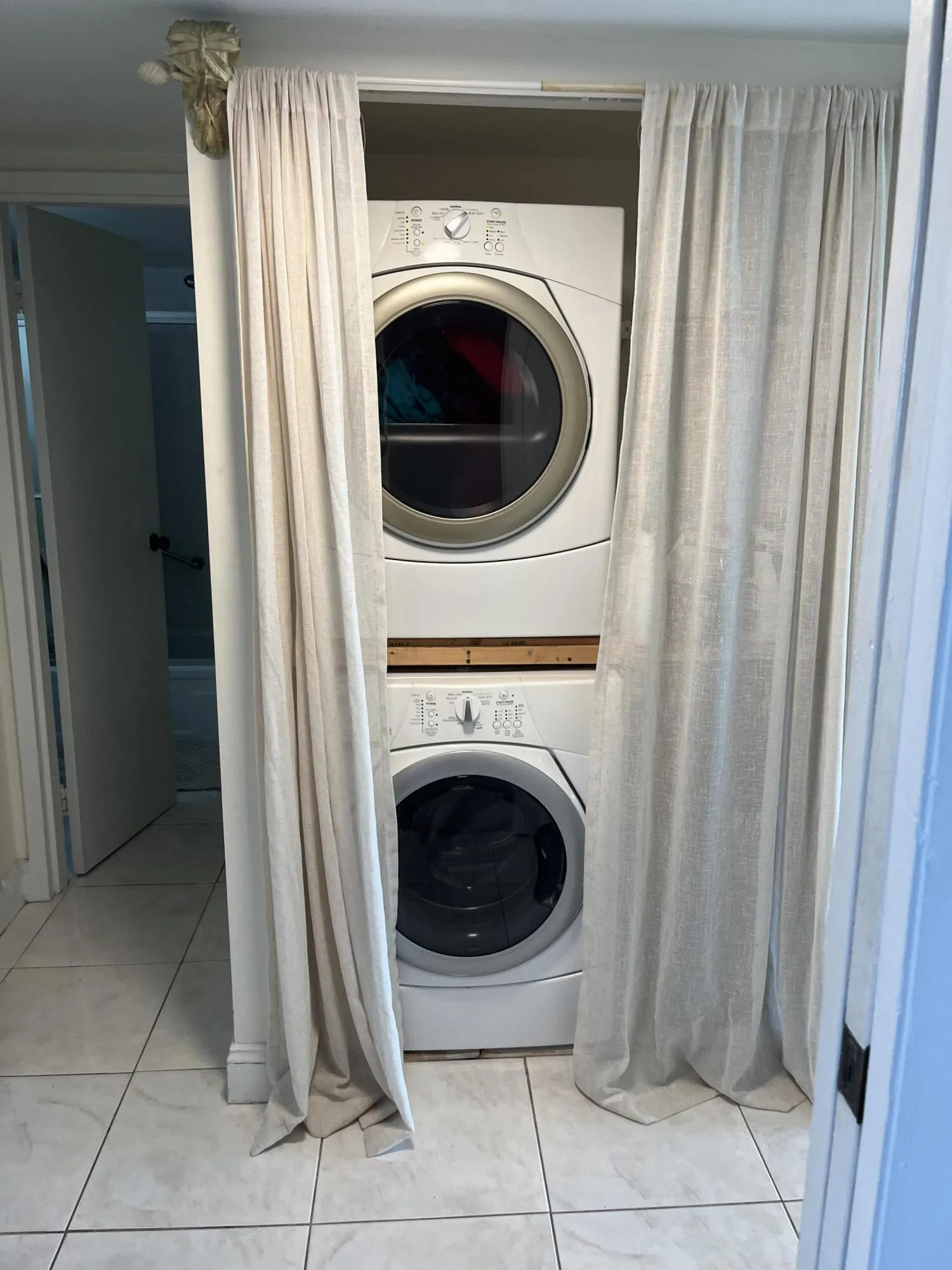 3871 VIA POINCIANA #402