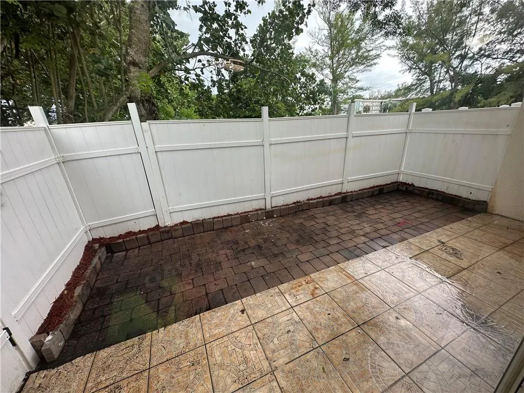 4400 CRYSTAL LAKE Drive