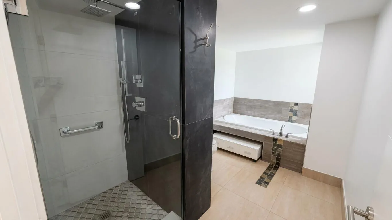 5900 Camino Del Sol #302