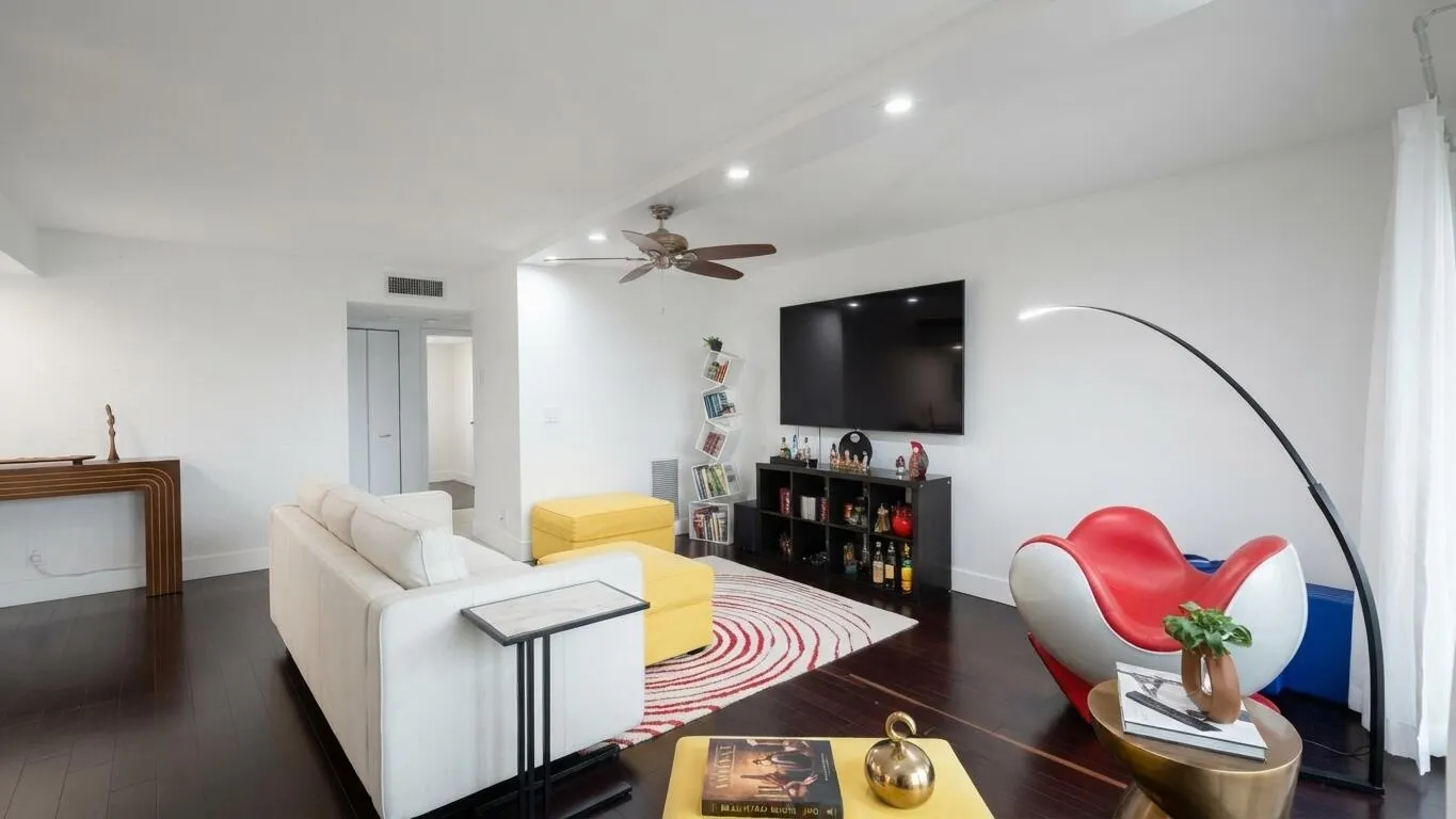 5900 Camino Del Sol #302