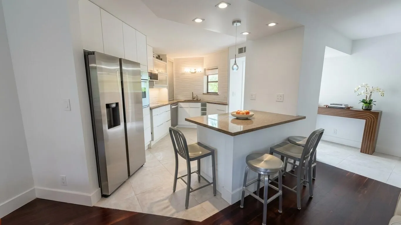 5900 Camino Del Sol #302