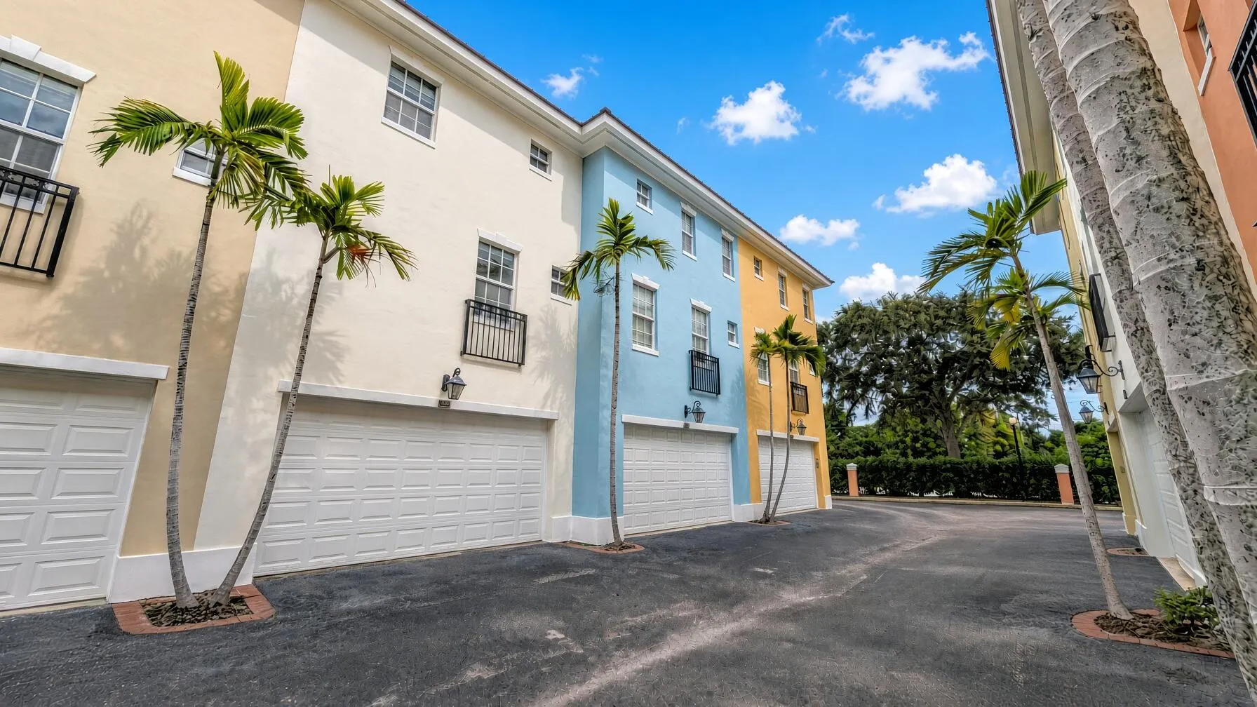 1009 W Heritage Club Circle