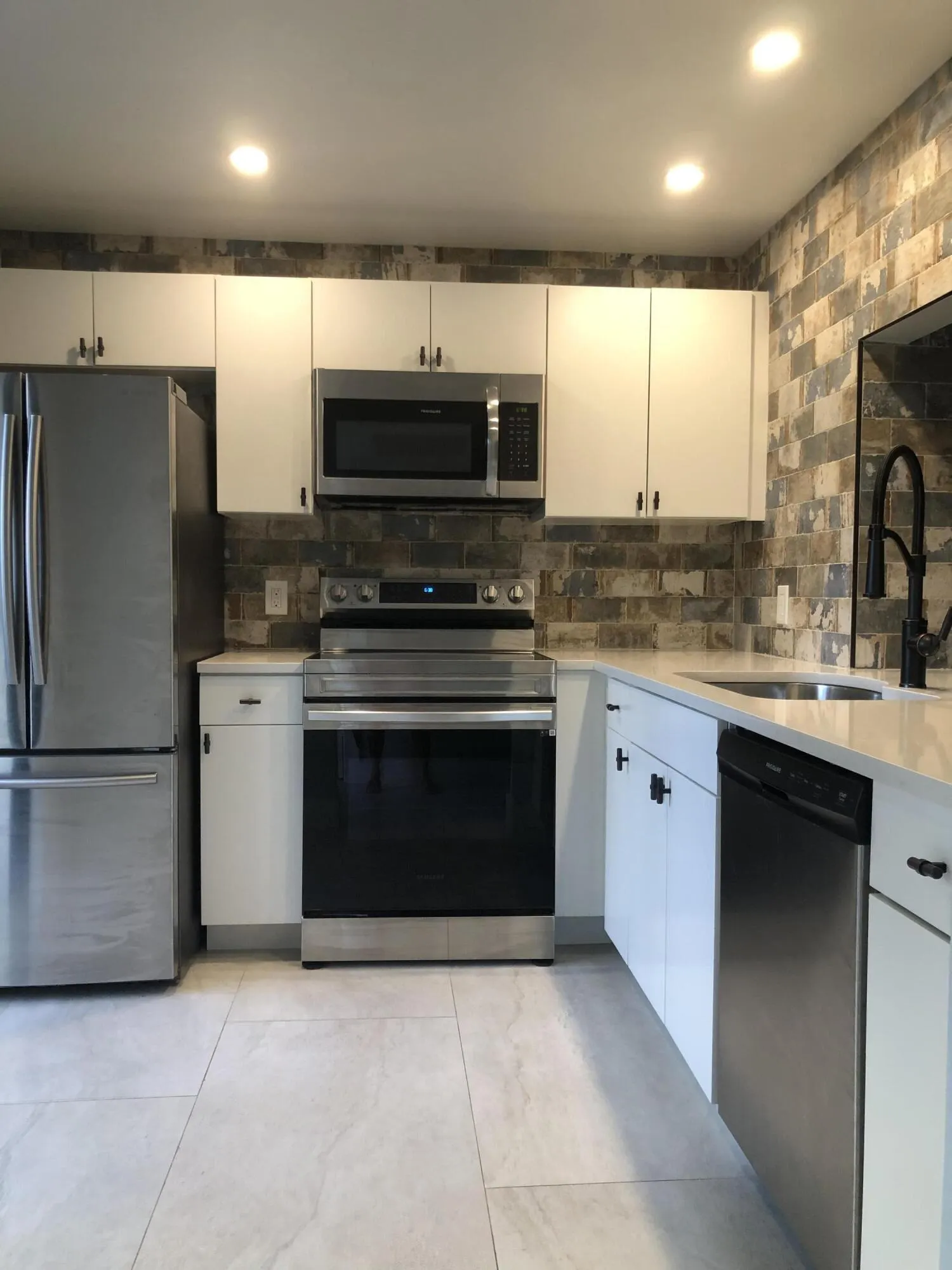 1405 S FEDERAL Highway #111