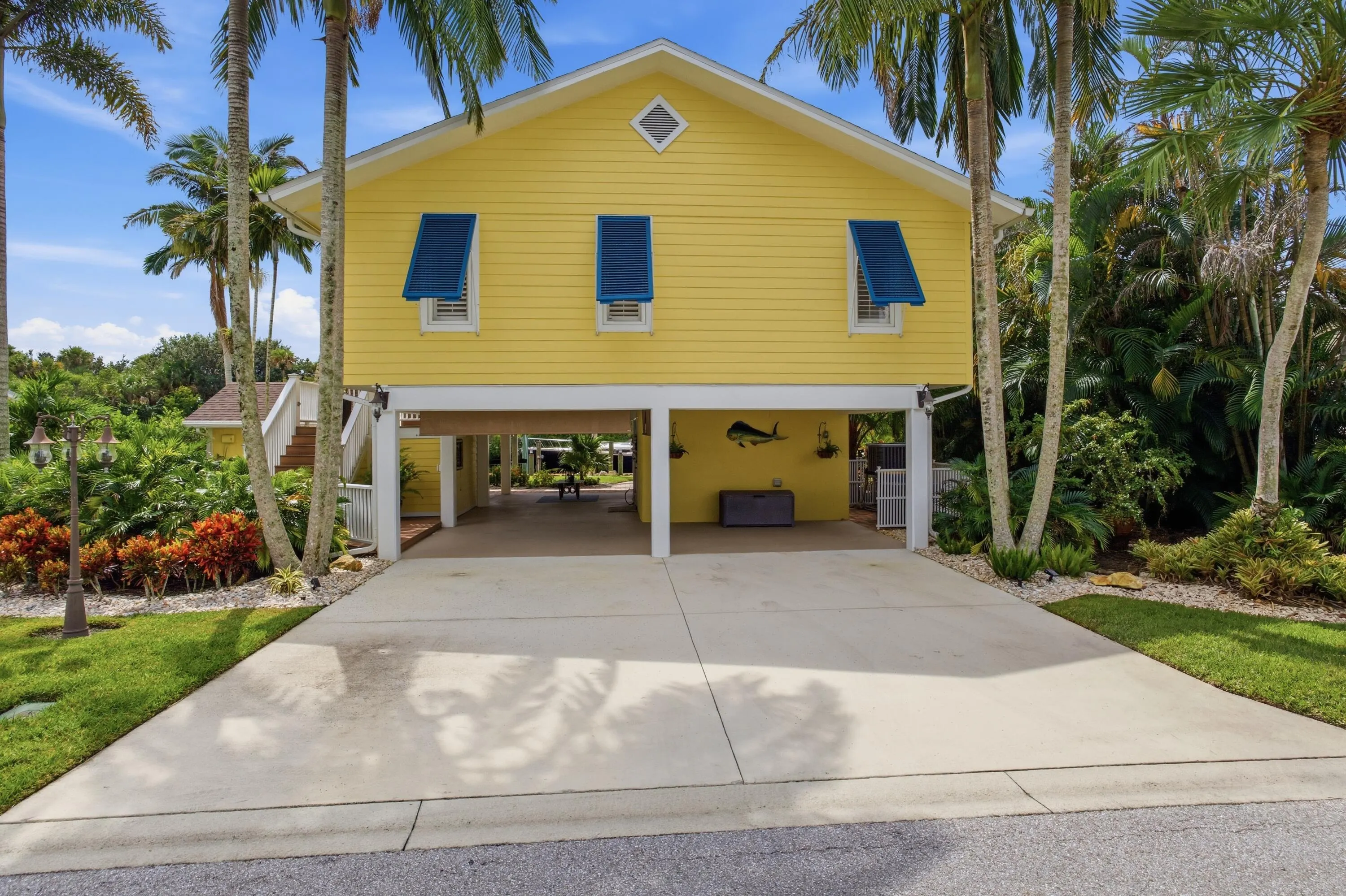 690 SW Salerno Road